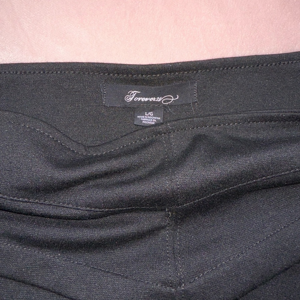 HIGH WAISTED BLACK PLEATED MINI SKIRT · SIZE L - Picture 2 of 5